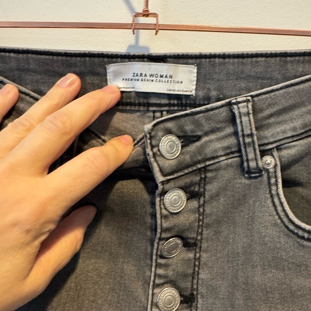Zara Black/Gray Women's Jeans with distressed cuff size 8 - Picture 2 of 5